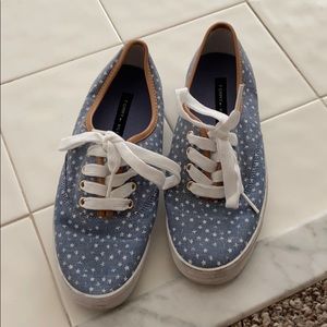 6.5 Tommy Hilfiger sneakers great condition